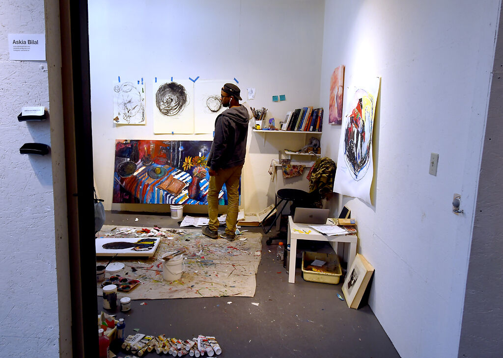 Local painter Askia Bilal creates artwork